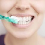 Igiena orală corespunzătoare este esențială pentru menținerea sănătății dentare și pentru un zâmbet frumos și strălucitor.